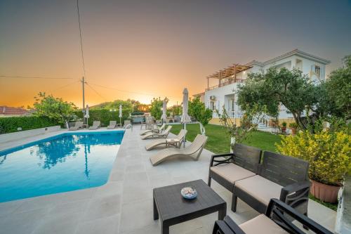 Gallery image of Villa Erasmia- House 2 upper floor in Sarlata