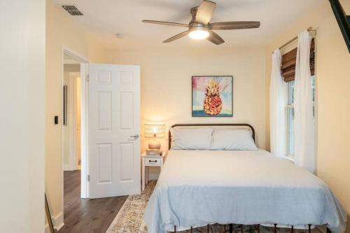 a bedroom with a bed and a ceiling fan at The Green Bench Cottage - Pet Friendly in St Petersburg
