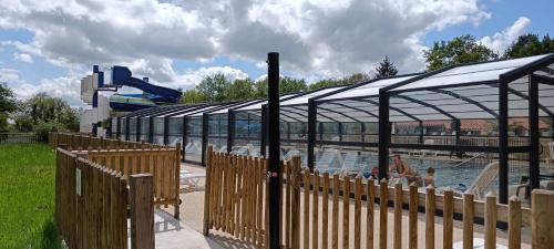 a water park with a water slide and a fence at Mobilhome climatisé 3 chambres à 30 min du Puy du F et de Nantes in La Boissière-de-Montaigu