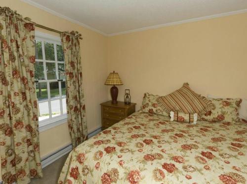 Una cama o camas en una habitación de Hillwinds Inn - Blowing Rock