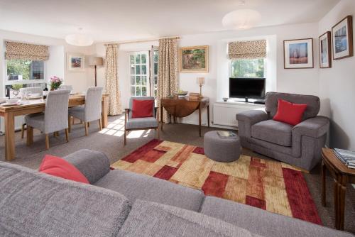 Ruang duduk di Coldstream Coach House