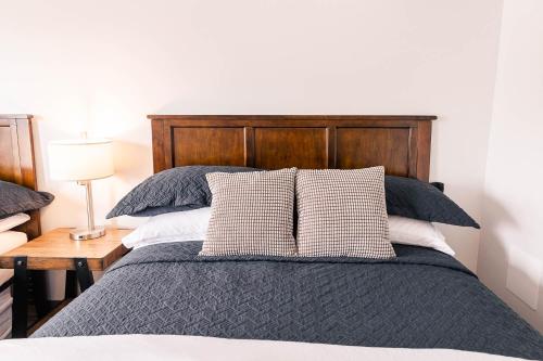 a bedroom with a bed with a wooden headboard at Alaska Frontier Inn in Delta Junction