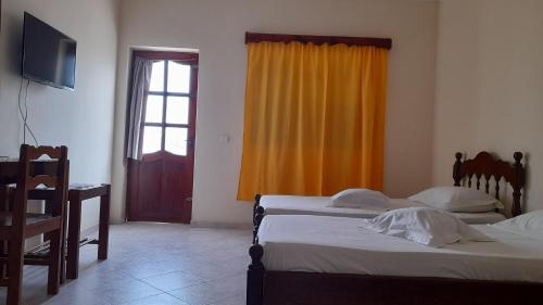 Ένα ή περισσότερα κρεβάτια σε δωμάτιο στο Residencial Rosa Criola