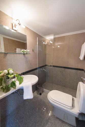 Un baño de Marmara Studios