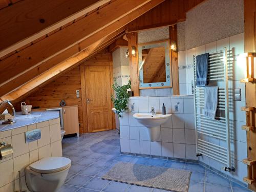 Ванная комната в Steewer Landhaus gemütliche Ferienwohnung bis 6 Pers in ruhiger Ortsrandlage