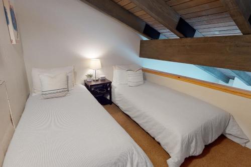 Postel nebo postele na pokoji v ubytování Mountain Modern Escape