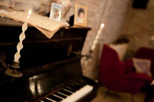 a lit candle sitting on top of a piano at Relais B&B Corte Dei Turchi in Longiano