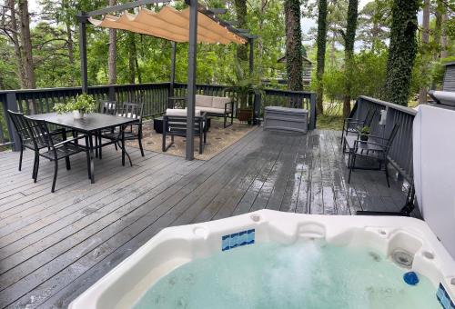 Patio nebo venkovní prostory v ubytování Airstream Caravel 2020 Loblolly Pines Adventure Camp