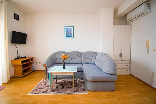 Apartments with parking space Porec - 21300