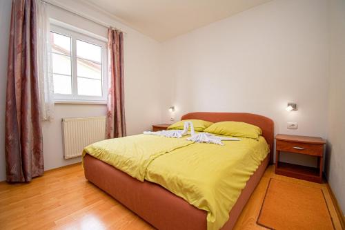 Apartments with parking space Porec - 21300