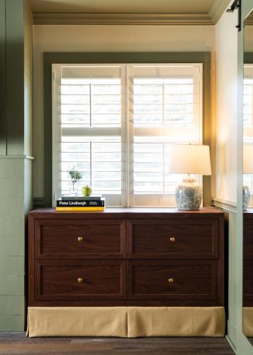 a dresser with a lamp and a window at Le Petit Pali at 8th Ave in Carmel