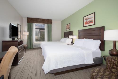 Holiday Inn Express & Suites Oro Valley-Tucson North by IHGにあるベッド