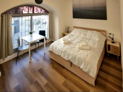 Ένα ή περισσότερα κρεβάτια σε δωμάτιο στο Jaffa 17- shani studio suite