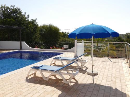 בריכת השחייה שנמצאת ב-Secluded villa with a private swimming pool או באזור
