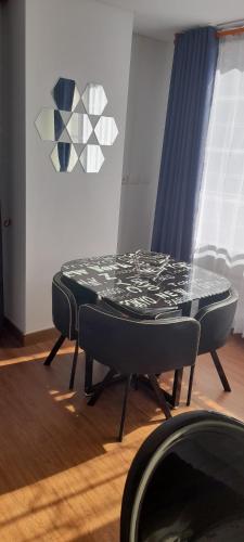 a table with a glass top on top of it at Wohnung Queens Deluxe in Bogotá
