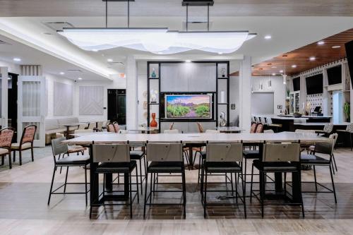a large dining room with a large table and chairs at Fairfield by Marriott Inn & Suites Buckeye Verrado in Buckeye