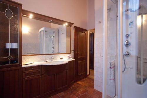 a bathroom with a sink and a large mirror at Relais B&B Corte Dei Turchi in Longiano