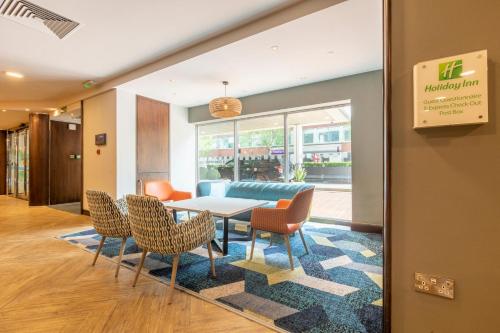 a meeting room with a table and chairs at Holiday Inn London - Regent's Park by IHG in London
