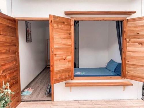 a room with a window with a bed in it at CuDen Homestay Venuestay in Vĩnh Phúc