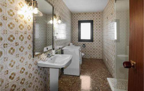 a bathroom with a sink and a mirror and a toilet at Amazing Home In Deltebre With Kitchen in Deltebre