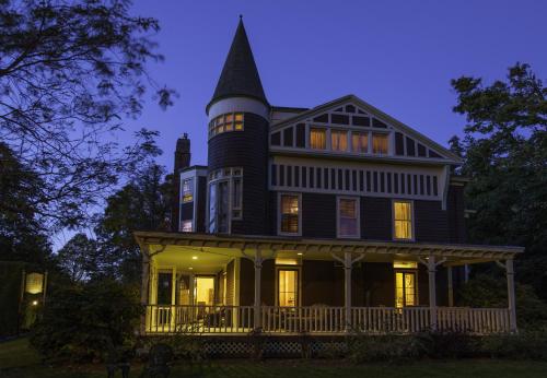 an old house with a tower on top of it at Ivy Lodge in Newport