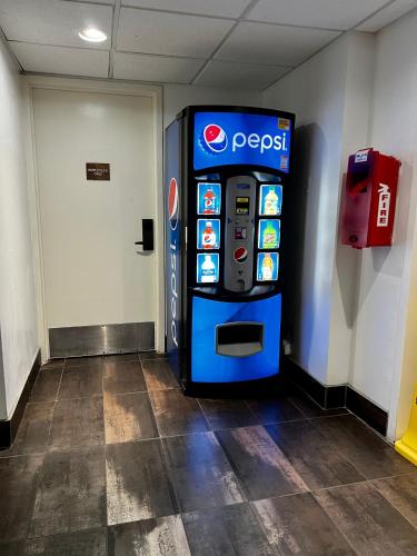 a pepsi machine in a building with a payphone at Luana Waikiki Park Views in Honolulu