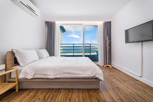 Ein Bett oder Betten in einem Zimmer der Unterkunft Sky Sea Pension