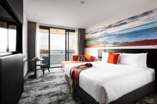 Postel nebo postele na pokoji v ubytování Novotel Devonport