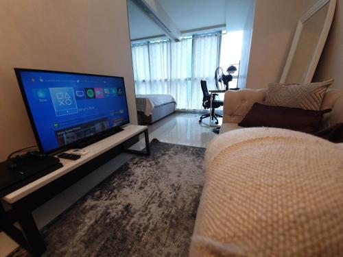 Uptown Parksuites Tower 1 – SDC Rentals