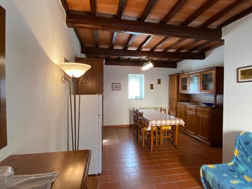 a kitchen and dining room with a table and chairs at Alloggio Laura in Residence Maremma in Castel del Piano