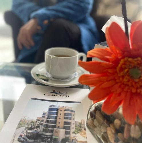 Un lugar para sentarse en Caesar Hotel Ramallah