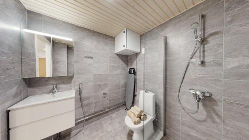 Kylpyhuone majoituspaikassa Kotimaailma Apartments Loimu VI