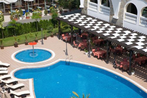 an overhead view of a resort pool with tables and chairs at Art Hotel Babylon in Sunny Beach
