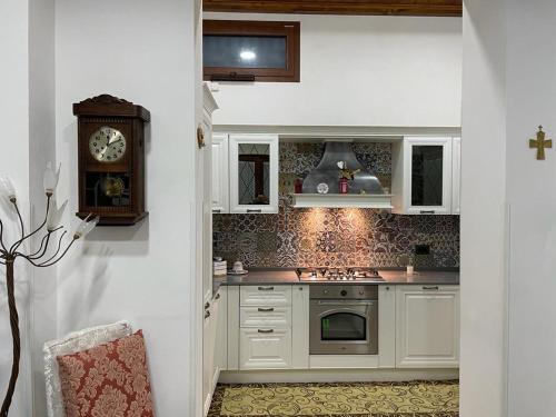 Η κουζίνα ή μικρή κουζίνα στο Sasha House Casa Vacanze