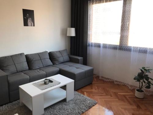a living room with a couch and a table at Apartman Snezana in Pirot