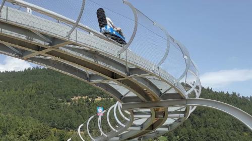 a person riding a ride on a roller coaster at La Grange de Cassiopée - Duplex avec vue imprenable in Les Angles