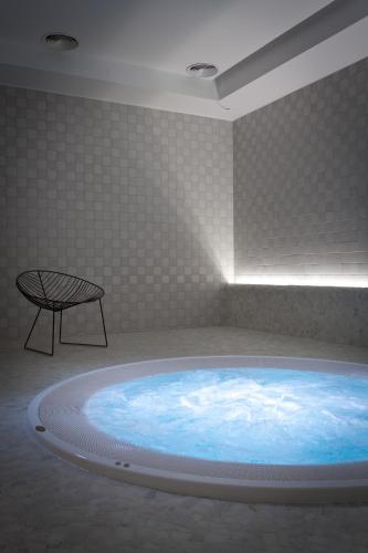 a large hot tub in a room with a table at Relais & Châteaux Hotel Quadrille - Adults Only in Gdynia