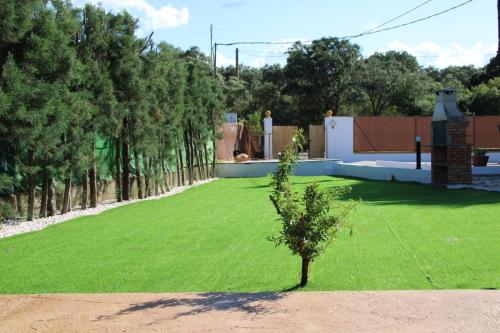 Taman di luar Alojamientos Rurales La Codosera