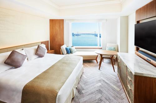 Katil atau katil-katil dalam bilik di InterContinental Tokyo Bay by IHG