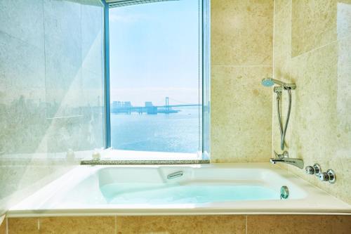 Bilik mandi di InterContinental Tokyo Bay by IHG