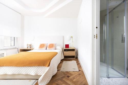 a bedroom with a bed and a glass door at MyHouseSpain - Céntrico piso junto a la playa in Gijón