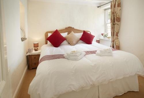 Postel nebo postele na pokoji v ubytování The Dairy Pembrokeshire