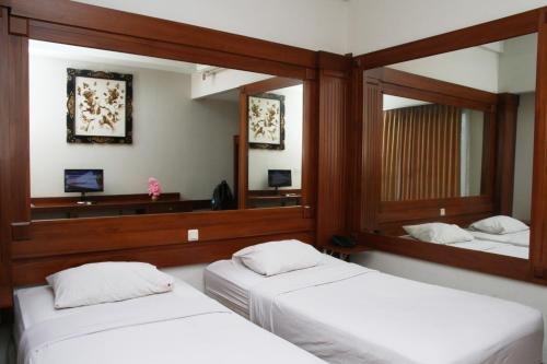 Katil atau katil-katil dalam bilik di Wirton Hotel