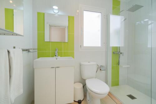 a bathroom with a toilet and a sink and a shower at Sabbia Suites Casa Nina in Arrecife