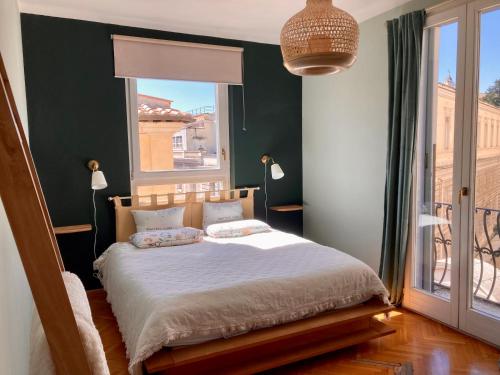 Postel nebo postele na pokoji v ubytování suity I enchanting penthouse with jacuzzi and terrace