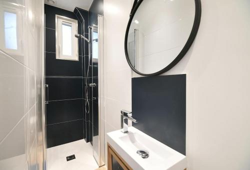 Cozy flat nearby Arc de triomphe, Champs Elysees & Palais des congres