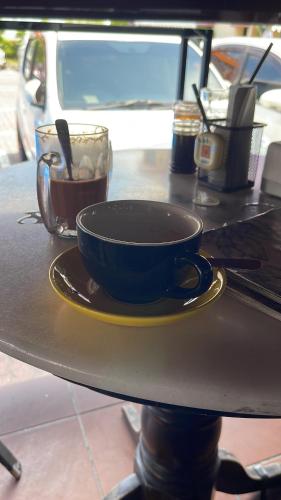 a blue bowl on a plate on a table at Amy Homestay in Brinchang