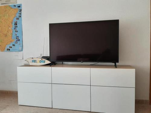 TV a/nebo společenská místnost v ubytování Vistamar II