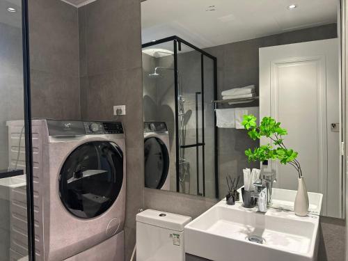 Ένα μπάνιο στο Luxe Paradise Residence 88 Tu Hoa