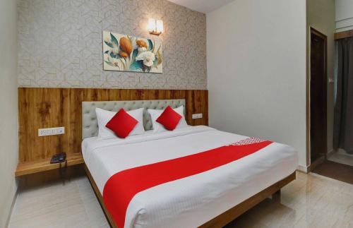 Ένα ή περισσότερα κρεβάτια σε δωμάτιο στο Collection O Global Stay Near Kengeri Bus Terminal Metro Station